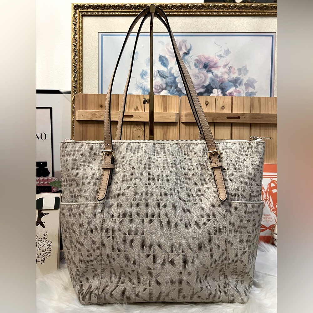 💜Michael Kors Signature Jet Set Handbag